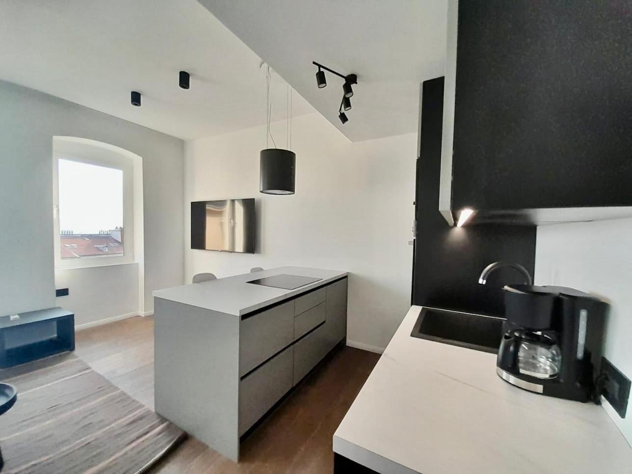 Jadabell 1 & 2 With Sea View Lägenhet Rijeka Exteriör bild